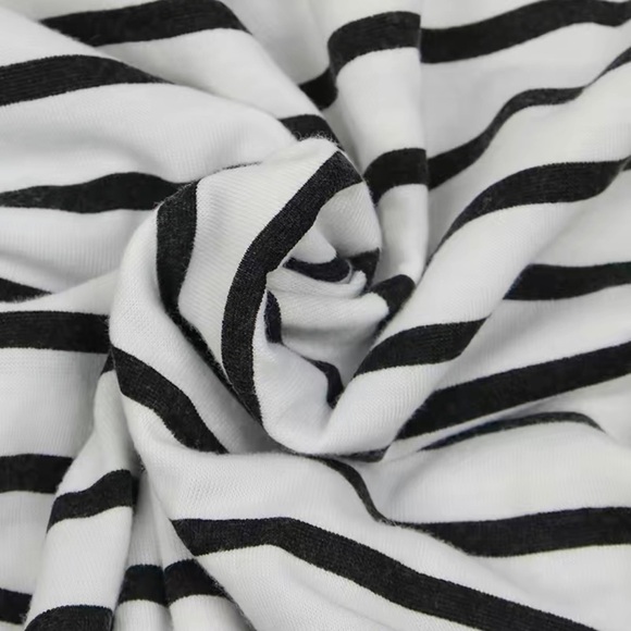 Black and white stripped maxi dress. So soft. Has pockets. Two sizes - Picture 5 of 6